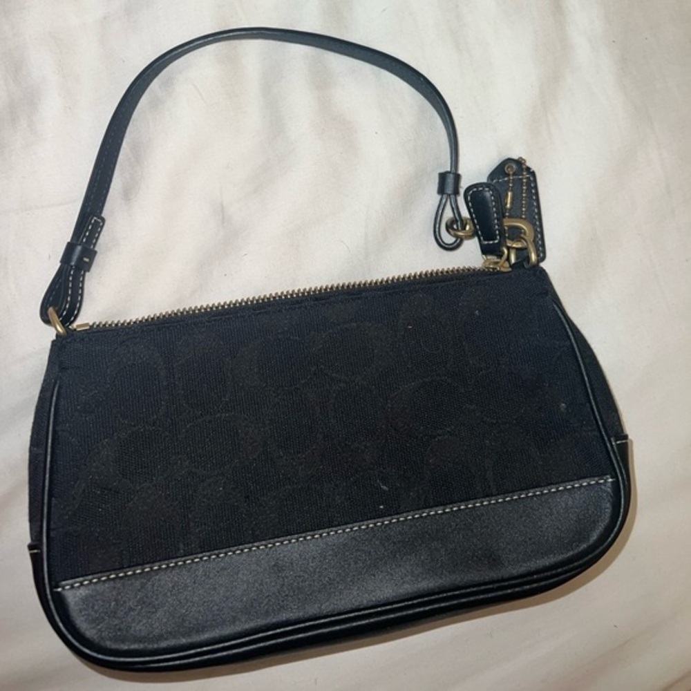 Vintage Coach black Hampton Demi Baguette